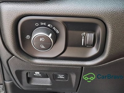 2025 RAM 1500 Tradesman Crew Cab 4x4 5'7" Box