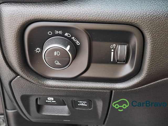2025 RAM 1500 Tradesman Crew Cab 4x4 5'7" Box