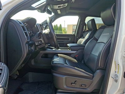 2024 RAM 3500 Laramie Crew Cab 4x4 8' Box