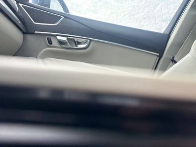 2020 Volvo XC90 T6 Momentum 7 Passenger