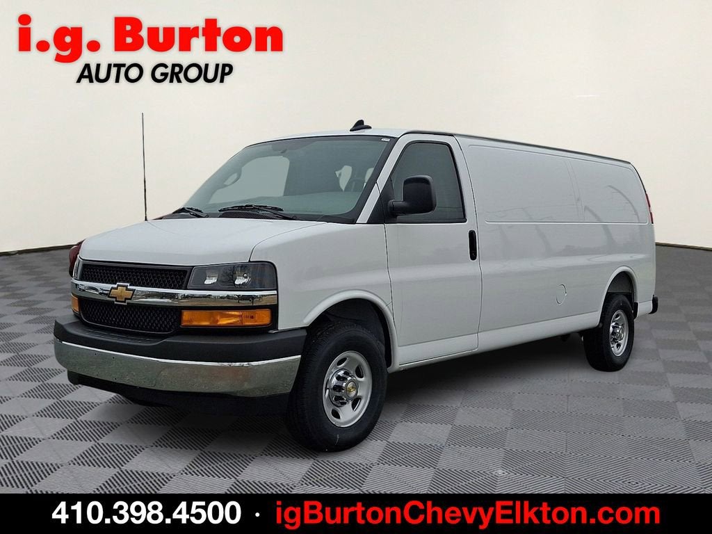 2025 Chevrolet Express Cargo WT