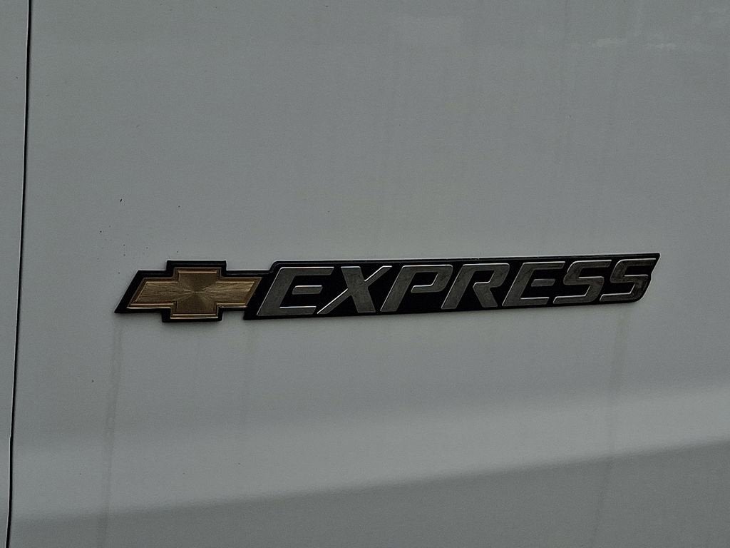 2025 Chevrolet Express Cargo WT
