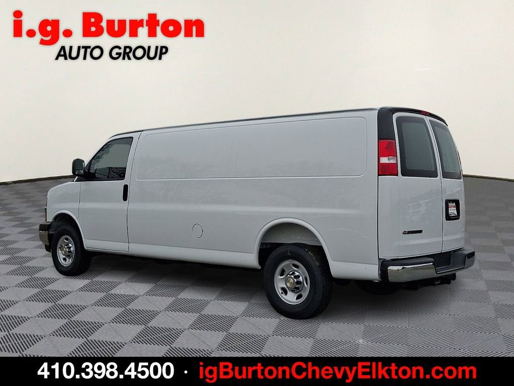 2025 Chevrolet Express Cargo WT