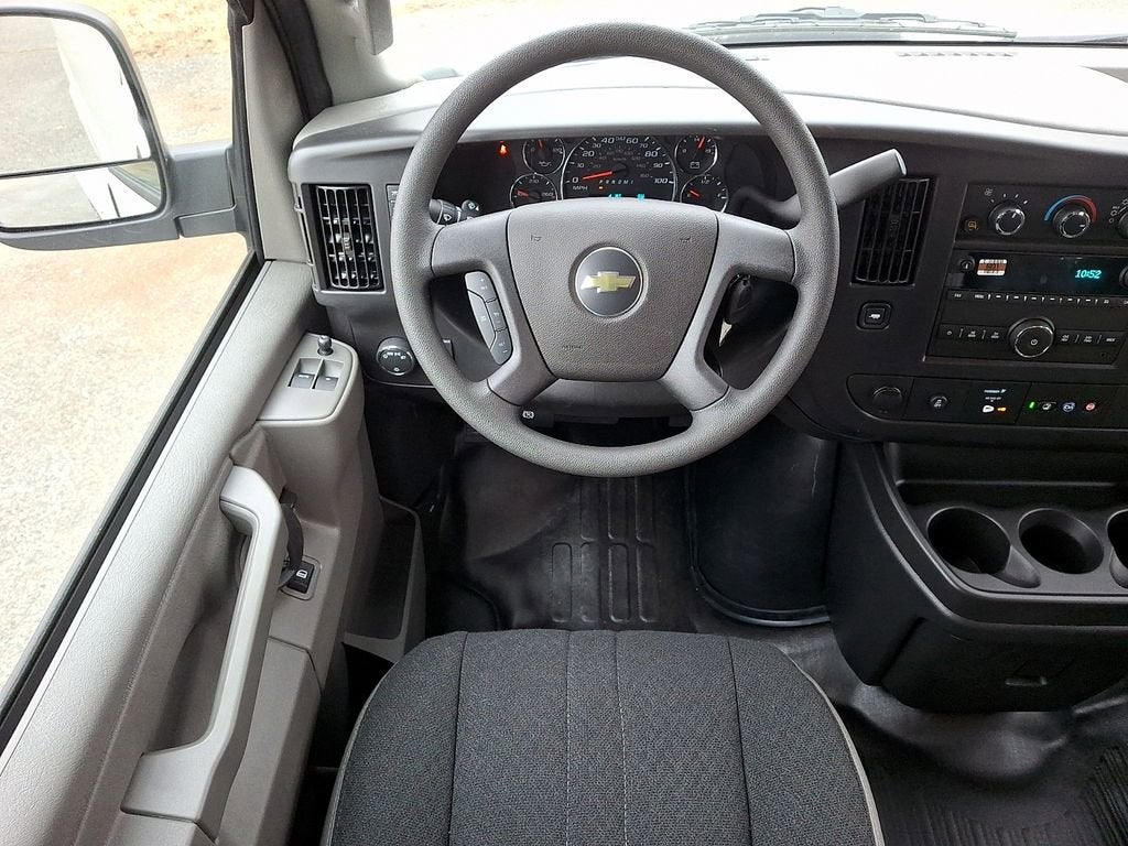 2025 Chevrolet Express Cargo WT