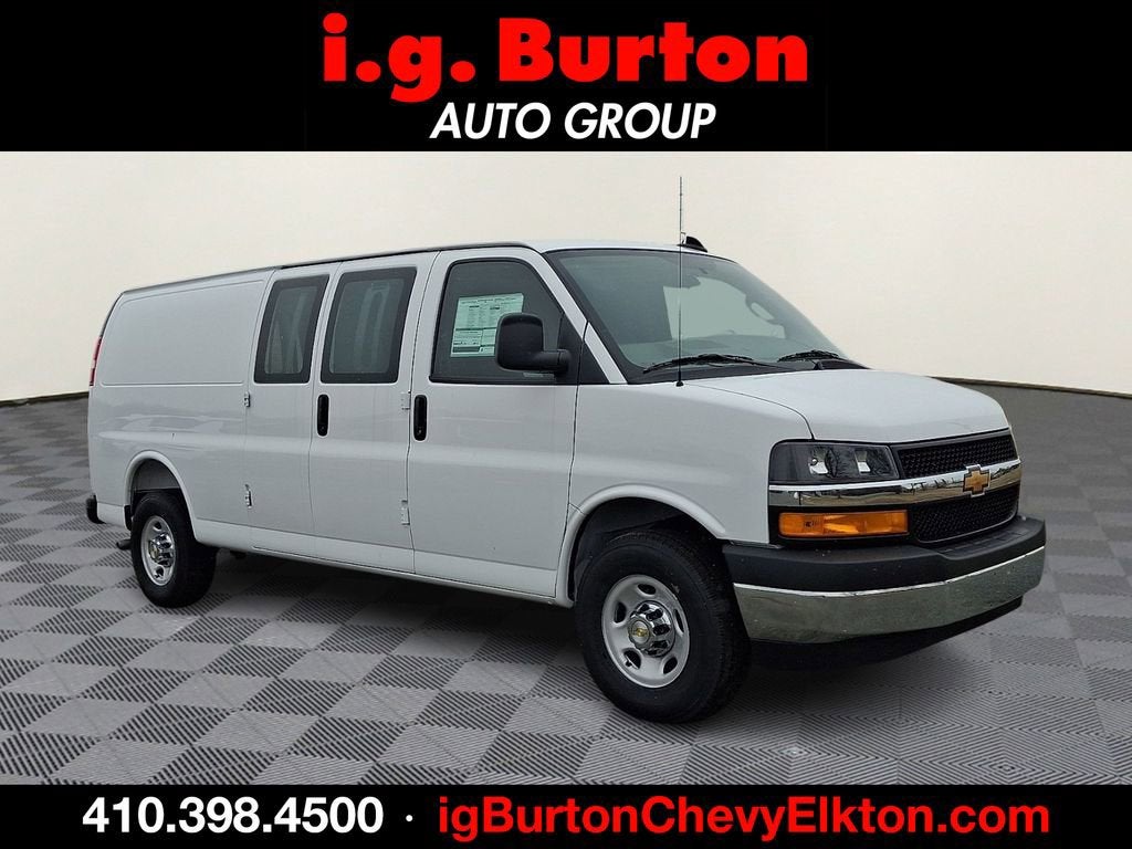2025 Chevrolet Express Cargo WT