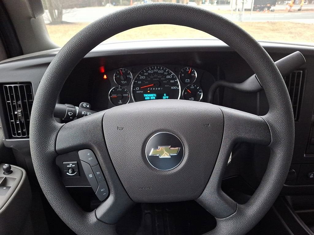 2025 Chevrolet Express Cargo WT