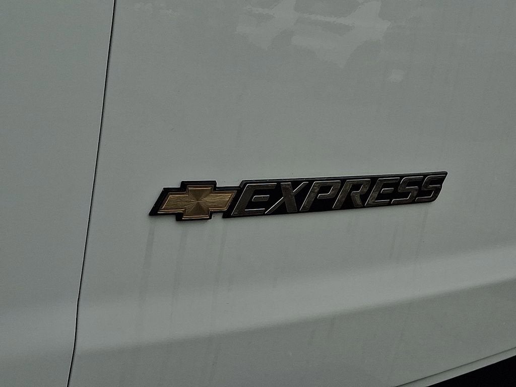 2025 Chevrolet Express Cargo WT