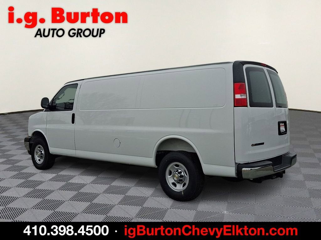 2025 Chevrolet Express Cargo WT