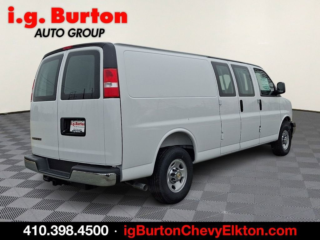 2025 Chevrolet Express Cargo WT