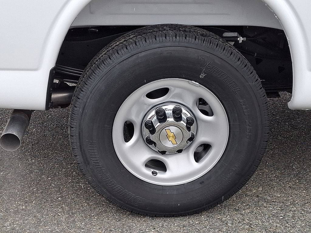 2025 Chevrolet Express Cargo WT